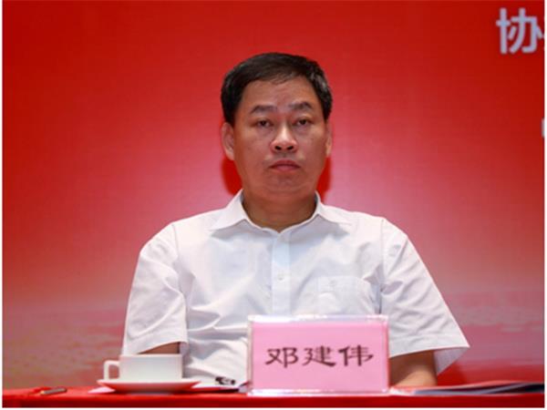 按住Ctrl键+鼠标滚轮缩放
