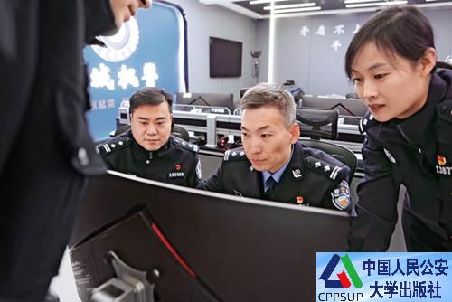 按住Ctrl键+鼠标滚轮缩放