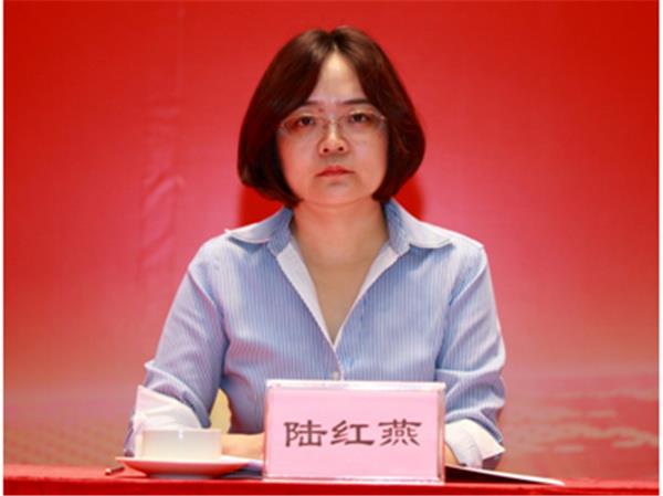 按住Ctrl键+鼠标滚轮缩放