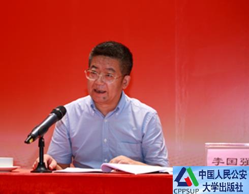 按住Ctrl键+鼠标滚轮缩放
