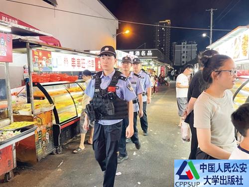 按住Ctrl键+鼠标滚轮缩放