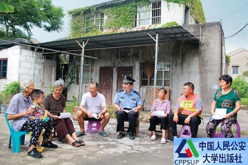 按住Ctrl键+鼠标滚轮缩放