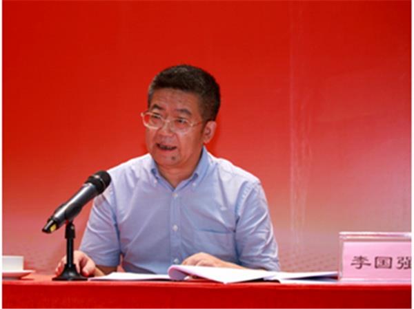 按住Ctrl键+鼠标滚轮缩放